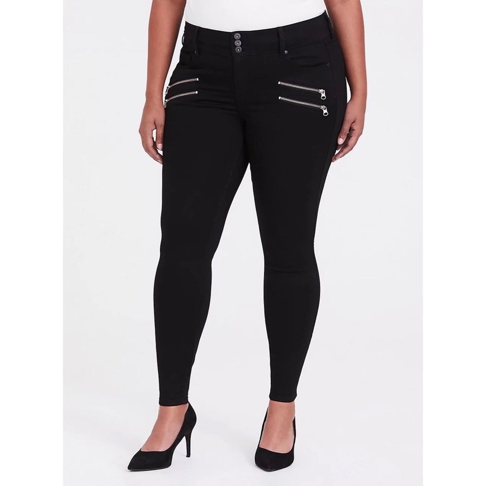 Torrid black jegging with multi zipper pocket detail
